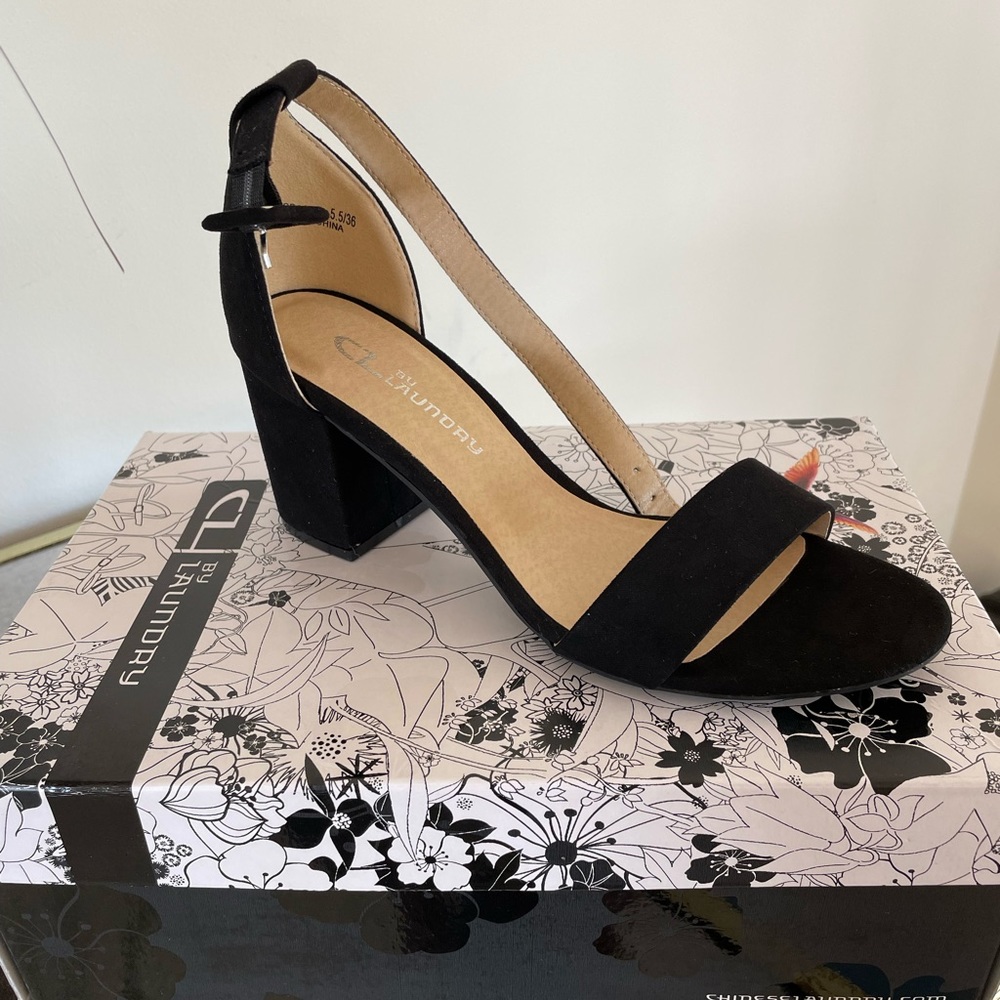 Chinese Laundry size 5.5 suede block heel